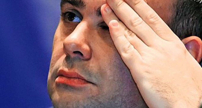 Darius Vâlcov şi-a zidit în pereţi 94 de tablouri