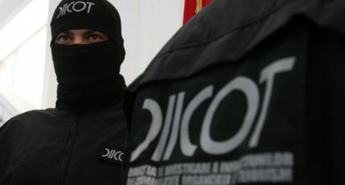 DIICOT-ul a retinut 13 persoane pentru trafic de droguri