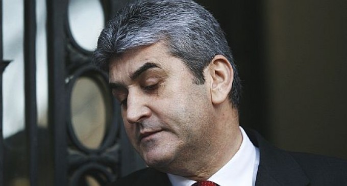 Gabriel Oprea are probleme cu Julian Rosengren REVISTA PRESEI