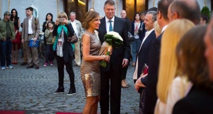 Carmen Iohannis se-nţoleşte de la Pelger REVISTA PRESEI