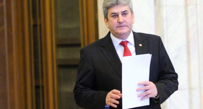 TARDIV ȘI FĂRĂ ONOARE! Gabriel Oprea a demisionat din toate funcţiile deținute!