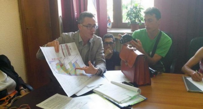 Constanta: Un bloc de 11 etaje construit ilegal, „daramat” de avocatul Ion Stelian-Cristian. Teren de 500 mp cumparat de la Mazare cu 5700 euro, in rate