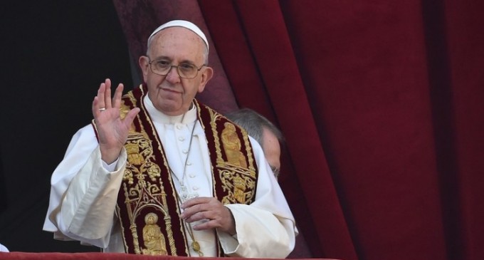 Mesajul Urbi et Orbi al Papei Francis e tranșant deoarece „este timpul ca armele să tacă „