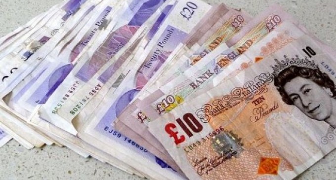 Lira sterlină s-a depreciat cu 17%, după votul englezilor pentru ieșirea din UE