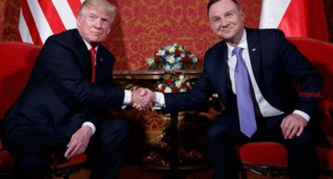 Vizita Istorica al lui Trump in Polonia