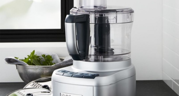 Robotul de bucatarie – o mana de ajutor pentru fiecare gospodina