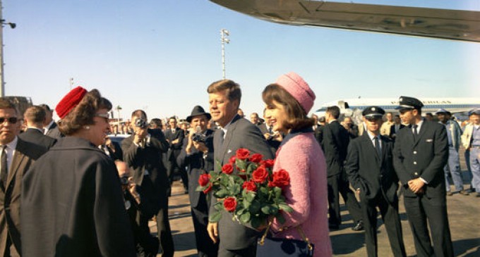 INEDIT!Donald Trump va autoriza publicarea de înregistrări privind uciderea regretatului John F. Kennedy