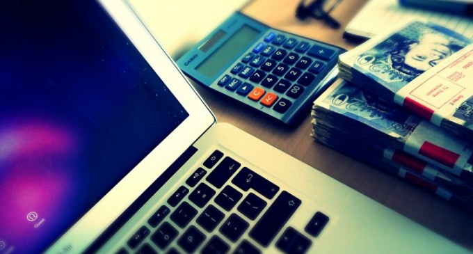 Ce avantaje avem la accesarea unui împrumut online