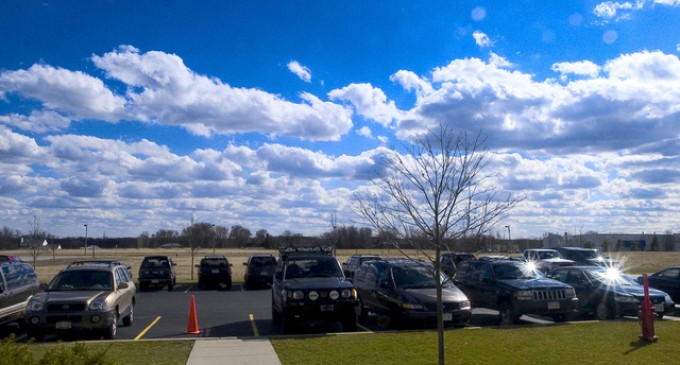 Motive pentru care ai alege sa rezervi un loc intr-o parcare privata