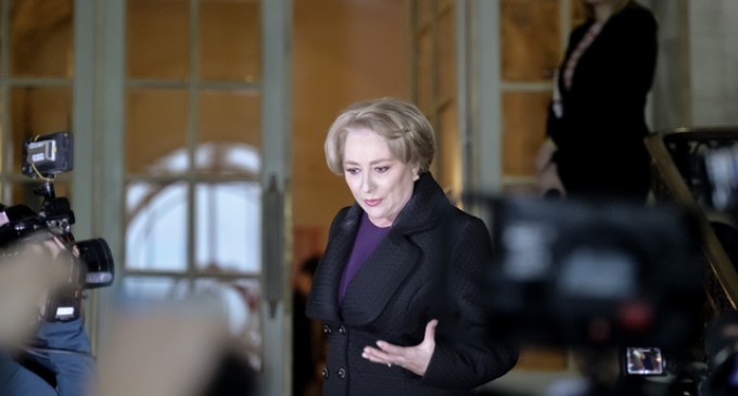 Dăncilă: Nu am primit încă o invitaţie de la Consiliul Naţional pentru Combaterea Discriminării. Nu ştiu dacă voi merge, dar aş vrea să merg / CNCD: Atâta timp cât premierul a depus o explicaţie scrisă înseamnă că a primit o invitaţie