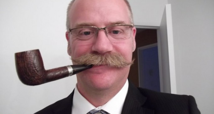 Să știe alegătorii: ne-au murit lăudătorii!