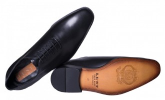 Caut loafers piele barbati pentru rolul meu din film