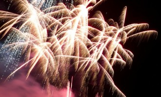 5 motive sa cumperi rachete de Revelion numai de la magazine autorizate