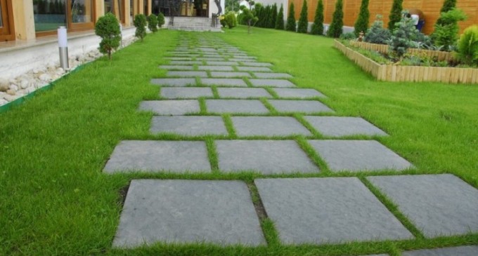 Ofera gradinii tale un aer modern si spectaculos  cu gardurile si pavajele de la Globall.ro