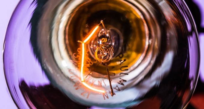 Tipuri de surse de iluminat potrivite pentru birouri