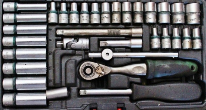 Cum să alegi rafturile de scule auto potrivite