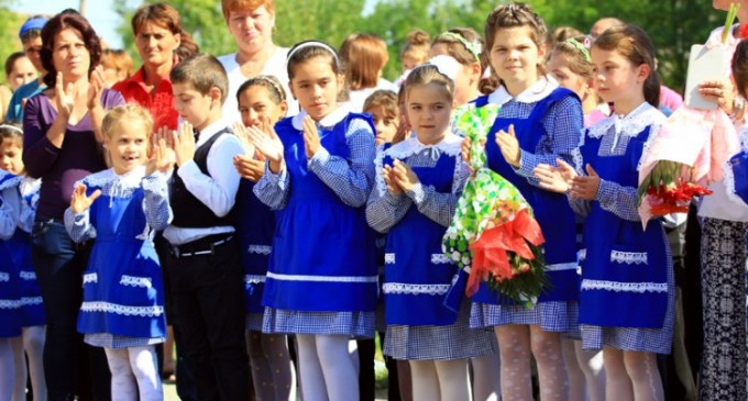 Asociațiile de elevi din România condamnă neglijența directorilor și inspectorului școlar general al județului Brașov referitor la ”Fenomenul Brașov”