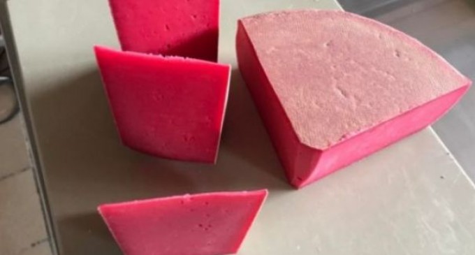 A apărut pe piaţă brânza roz! De unde poate fi cumpărată | Criteriul National