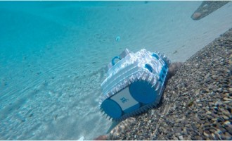 Robotul pentru curățarea piscinei – soluția perfectă pentru o familie modernă