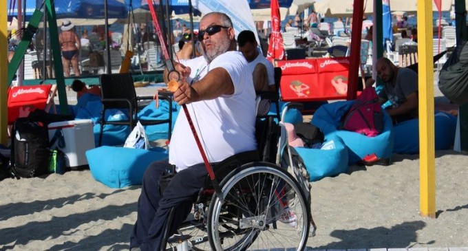 Sportivii paralimpici premiati la concursurile nationale de la Lugoj confirma si pe Litoral la Jocurile sportive AJCSPH pe plaja adaptate pentru persoanele cu dizabilitati si utilizatori de fotoliu rulant