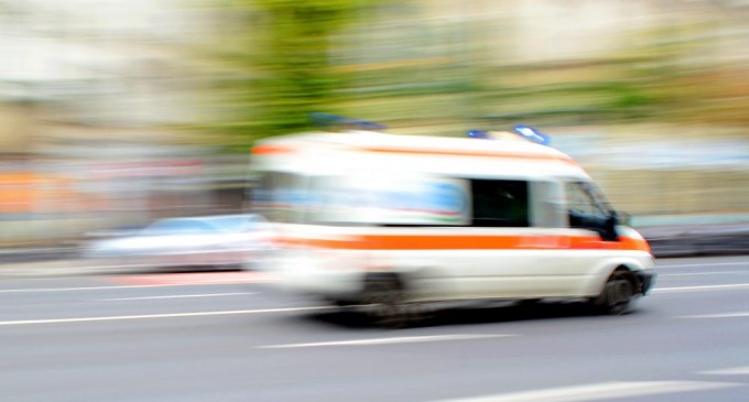 O fată de 12 ani din Buzău care a căzut de la etajul trei, salvată de terasa unui magazin