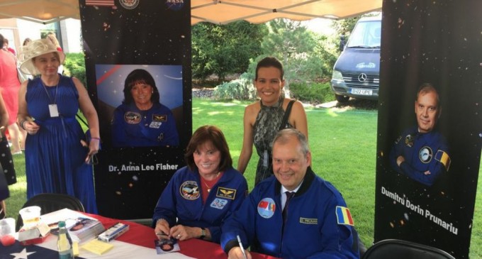 Viorica Dăncilă, Eduard Hellvig, Codruţa Kovesi şi Augustin Lazăr la recepţia ambasadei SUA