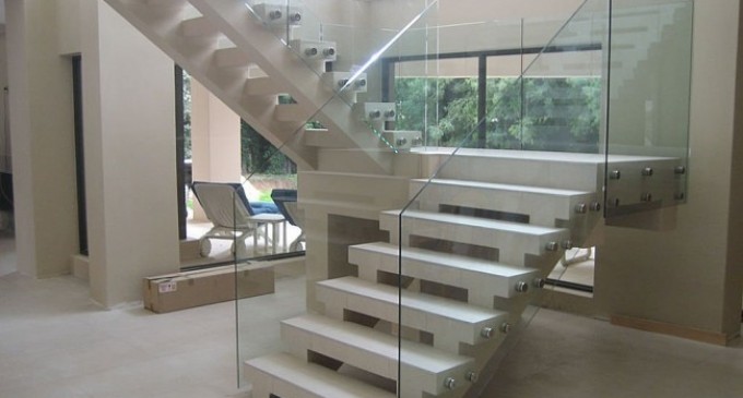 Balustrade din sticlă pentru o casă stilată