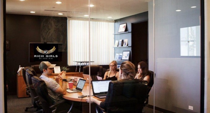 Rich Girls Studios oferă cel mai bun sistem de training din țară