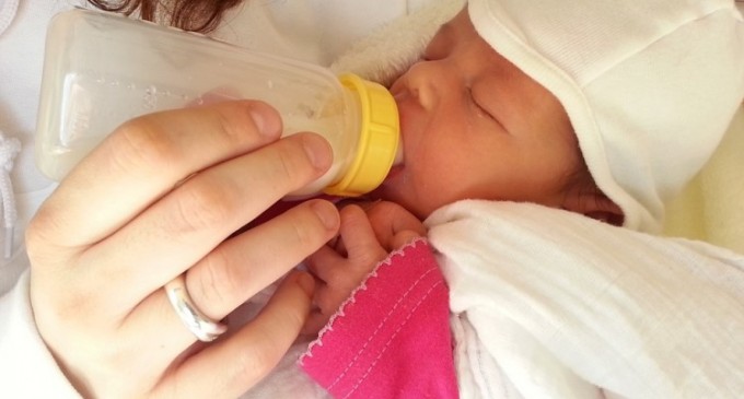 Care sunt avantajele de care ai parte cand folosesti laptele praf drept hrana pentru bebelusul tau?