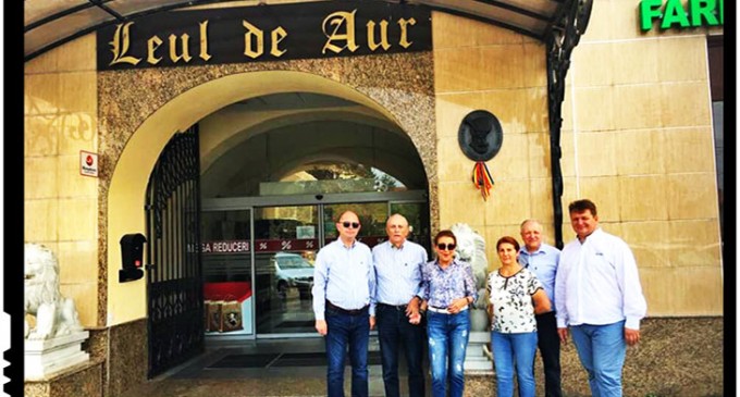 Donație inedită: Societatea Cultural-Istorică „Mihai Viteazu” a donat o efigie din bronz a lui Mihai Viteazu, complexului Leul de Aur din Sebeș