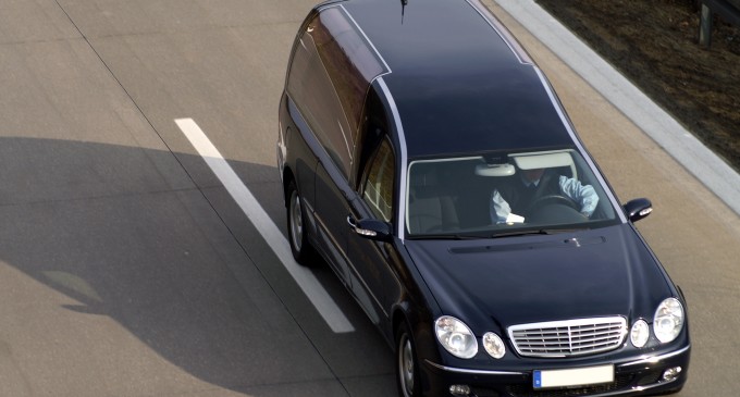 Transport funerar international cu autovehicule acreditate