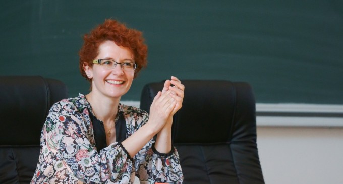 Mediastandard.ro: Joaca cu etica jurnalistică, o sabie cu două tăișuri? Raluca Radu: „Neîncrederea în presă duce la faliment” – Esential