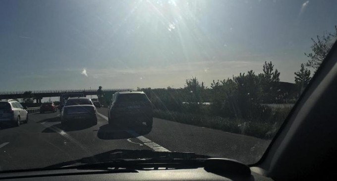 ULTIMA ORĂ Traficul pe Autostrada A2 va fi reconfigurat în zona lucrărilor de la podul Cernavodă pentru a elimina blocajele: traficul spre Litoral va fi deviat, cel spre București se va desfășura pe două benzi – Esential