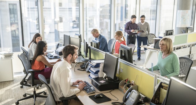 Patronii români de startup-uri se plâng că marile corporații și statul iau angajații cei mai buni