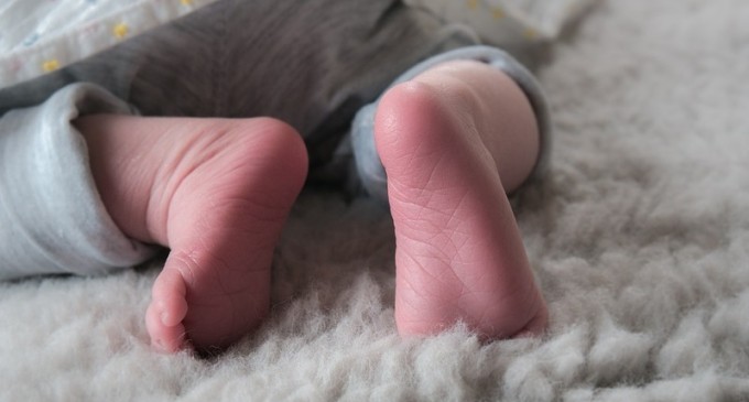 Portugalia: Doctor suspendat după ce un bebeluș s-a născut fără față – International