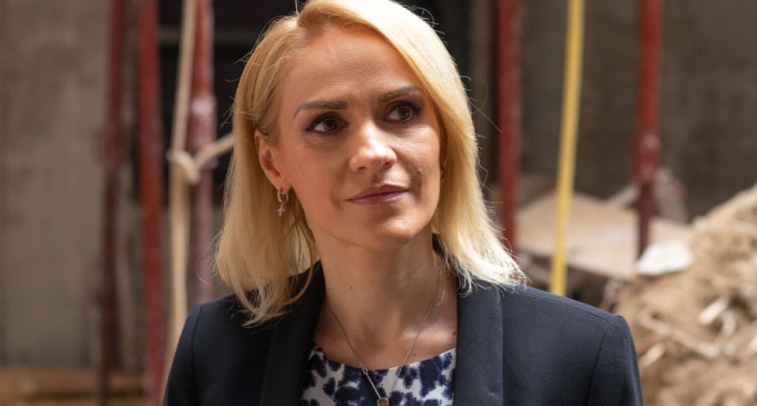 Prima reacție a lui Firea, după ce PSD a pierdut guvernarea: ”Să nu ne speriem de perioada grea. Numai prin renunțări și jertfe a evoluat omenirea. Doamne-ajută!” – Politic