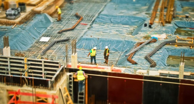 Firmele din construcţii şi meseriaşii îşi pot lista serviciile pe o platformă românească de tip marketplace. Cum funcţionează şi cât costă