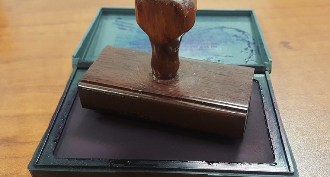 Legea prin care este eliminată ștampila din administrația publică, promulgată de Iohannis – Esential