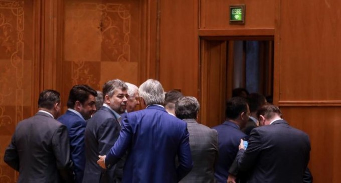 Digi24: VIDEO&amp;FOTO | REPORTAJ Ziua în care PSD s-a dus în Parlament să moară