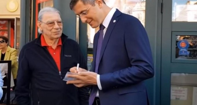 Digisport: Gafă de proporții! Dan Barna l-a întrebat pe Emeric Ienei dacă vrea să-i ofere un autograf. VIDEO cu momentul uluitor – Esential