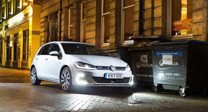 Cat costa sa conduci o masina hibrid?