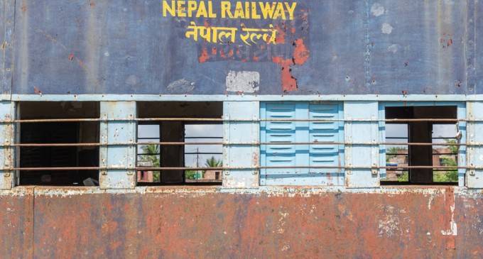 Cazul Nepal – Calea ferată himalayană, un vis, și ”dansul” complicat între două puteri care pot strivi o țară extrem de săraca – Industrie Feroviara