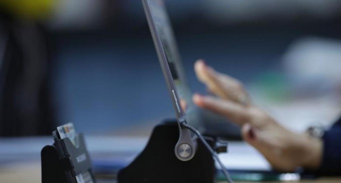 Digi24: Alegătorii din Dijon au rămas fără cuvinte când au văzut cum s-au îmbrăcat membrii secţiei de votare