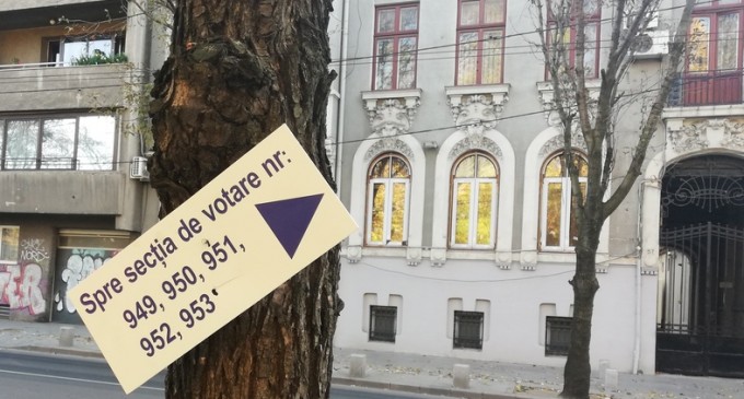 Operatoare într-o secție de vot din Cluj, reclamat că are decolteu prea adânc – Esential