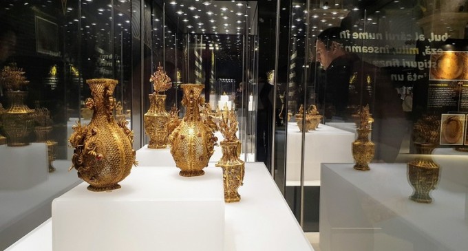 ​FOTOGALERIE Chinezii, aurul și împăratul ”grevist” – Povestea unor obiecte vechi de 400 de ani pe care le puteți vedea la București – Arheologie