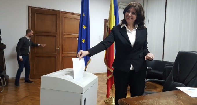 Comisia de „tăiat hârtii” de la Ministerul Educației are termen până la începutul semestrului II să-i scape pe profesori de balast – Educatie