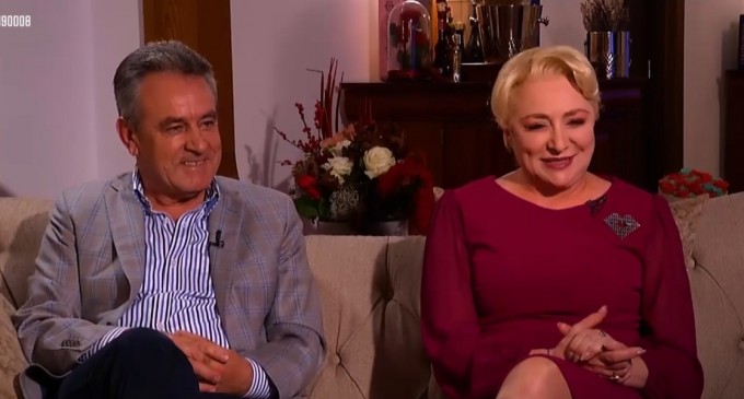 ​​VIDEO Dăncilă, interviu alături de soțul său – „Era fată de oraș, am luat-o cu căruța de la gară. Am fost încântat că s-a adaptat condițiilor de la țară” – Politic