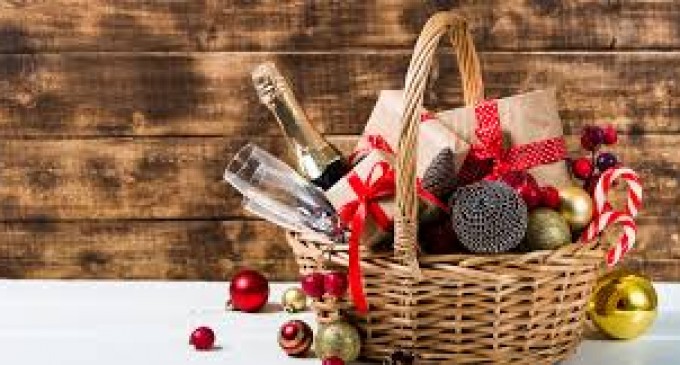 Ce poti avea in cosurile cadou de Craciun ca sa impresionezi angajatii sau colaboratorii?
