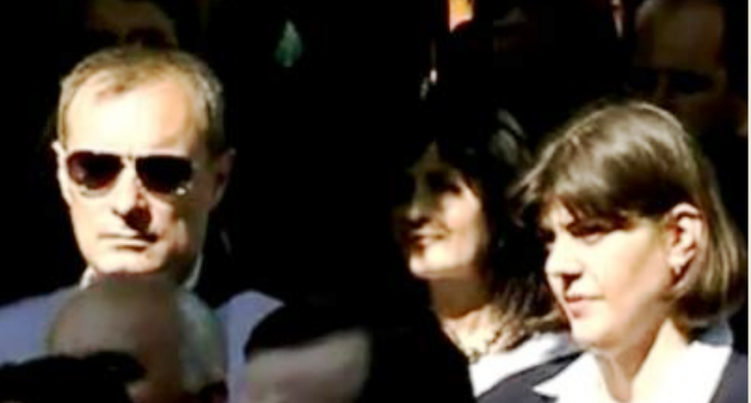 Practic, clasa politică românească a înfiinţat un stat ce funcţionează paralel cu cel teoretic, democratic şi legal, mecanismele oficiale de funcţionare a societăţii devenind pur formale