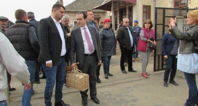 ORBAN SI PNL, DESPRE ASUMAREA RASPUNDERII: ”EXERCITAREA ABUZIVA DUCE LA INCALCAREA SEPARATIEI PUTERILOR”